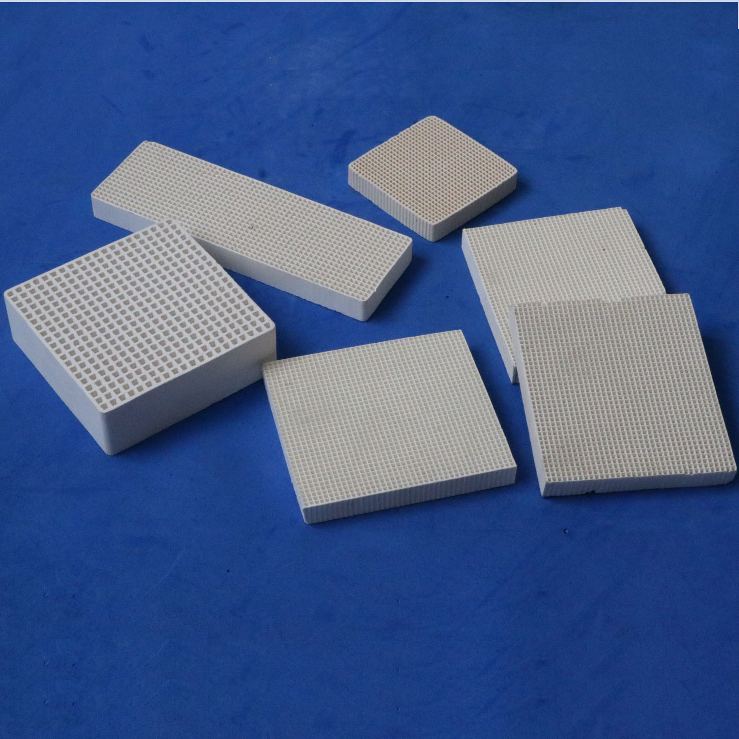 Honeycomb ceramic heat storage substrates